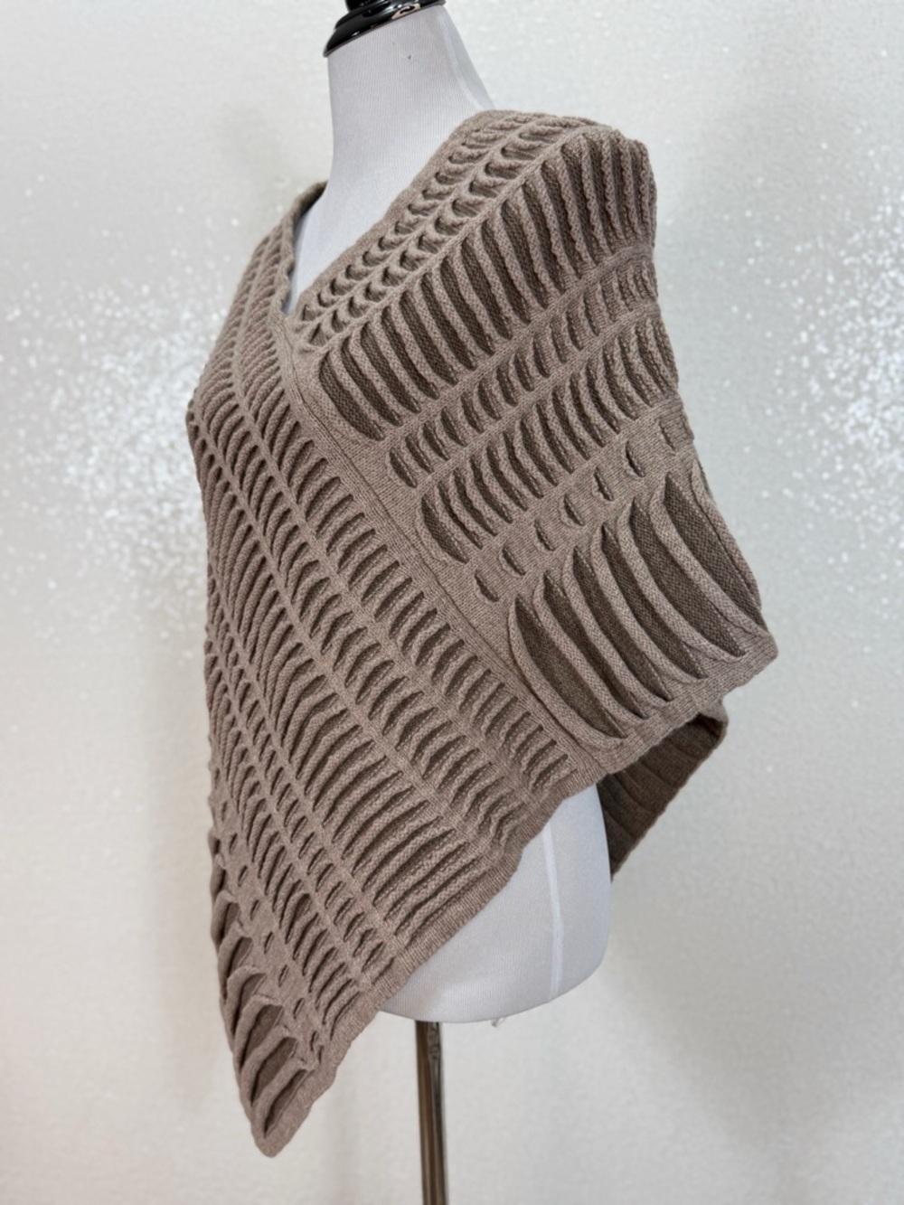McConnell Merino Wool Poncho Cape Open Knit V Neck Irish Sweater Wrap Textured - Picture 8 of 16